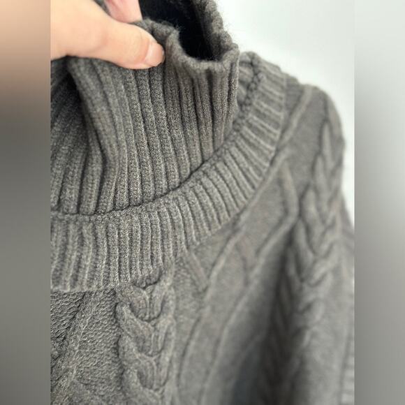 Central park West Tiegen Cables Sweater in Charcoal Large NWT - Picture 7 of 13